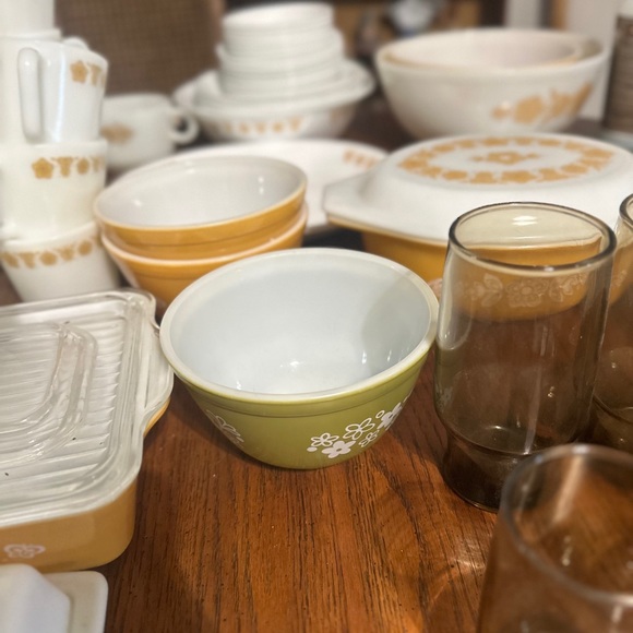 Vintage whole complete set of Pyrex and Corning dinnerware set - Picture 2 of 5